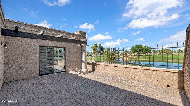 Building Photo - 7500 N Vía Camello Del Sur