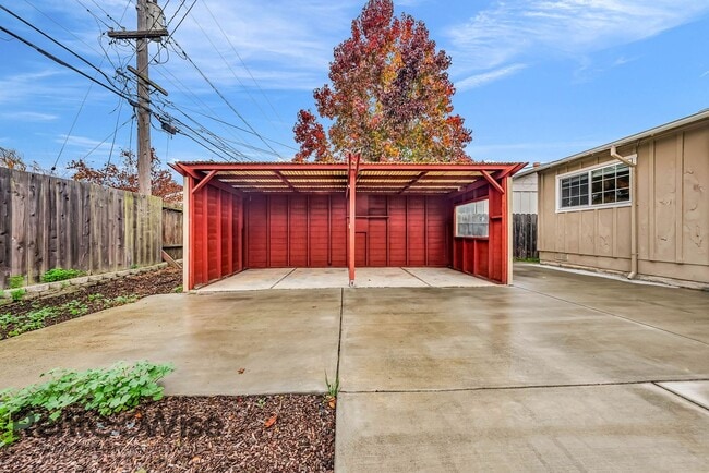 Building Photo - 2406 Kehoe Ave