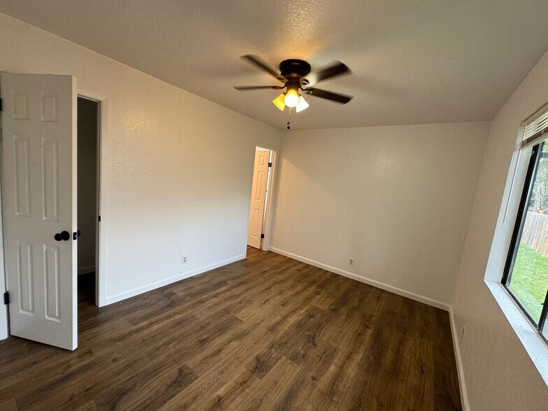 Building Photo - 1749 Horseshoe Cir