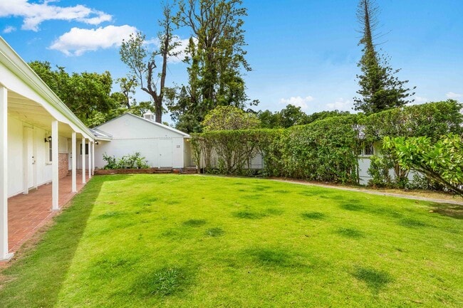 Building Photo - Rare Find: Tantalus Rustic Charm: Large: 1 Bdr/1 Bth:- Electric Included