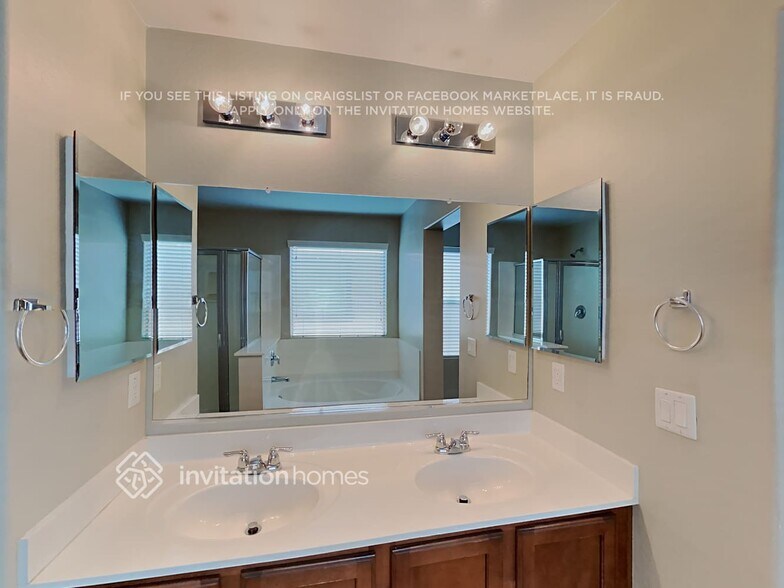 Building Photo - 941 S Deerfield Ln