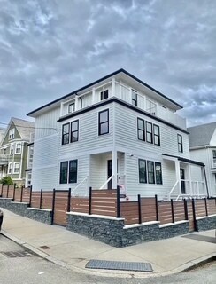 Building Photo - 35 Hunnewell Ave