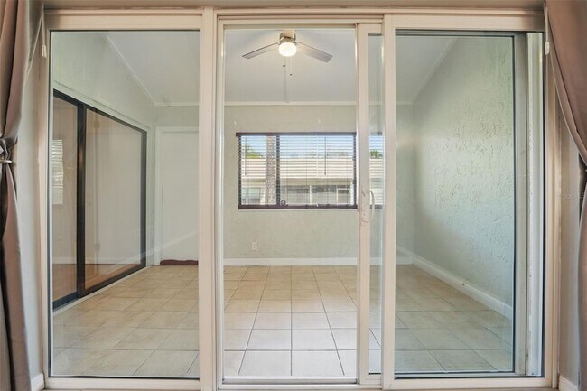 Building Photo - 449 Meadowood Blvd