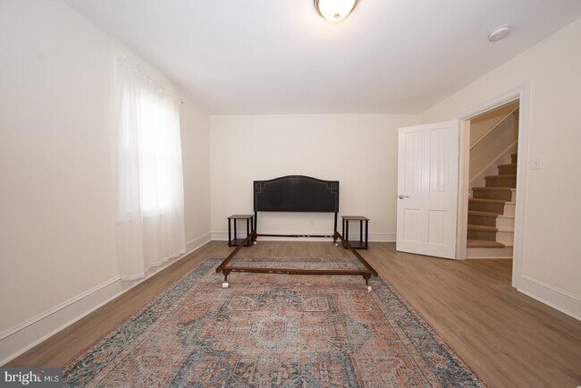 Building Photo - 717 Miller St