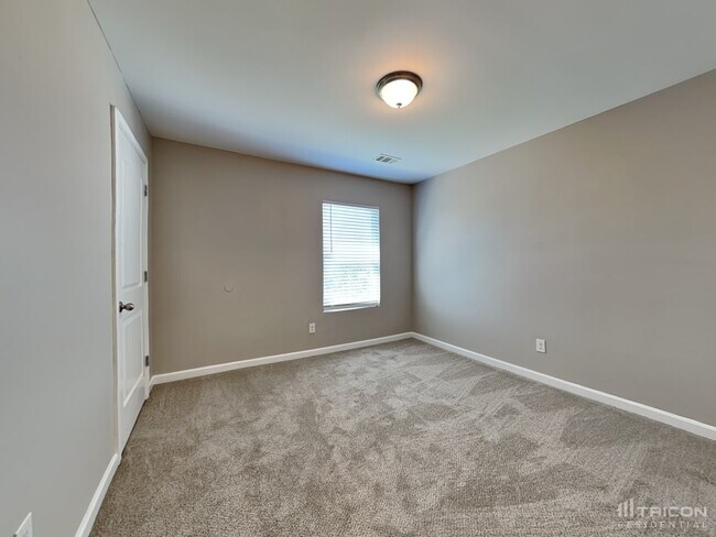 Building Photo - 307 Heritage Club Cir