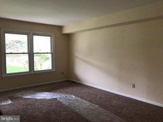 Building Photo - 2 Corwen Terrace W