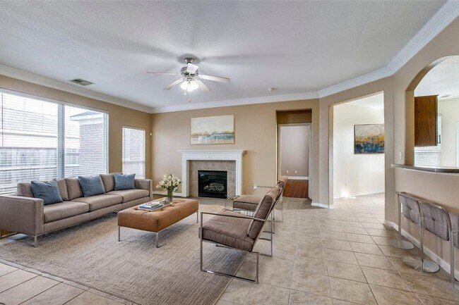 Building Photo - 9907 Valance Way