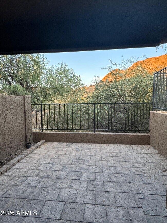 Building Photo - 1545 E Sahuaro Dr