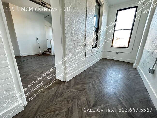 Building Photo - 119 E McMicken Ave
