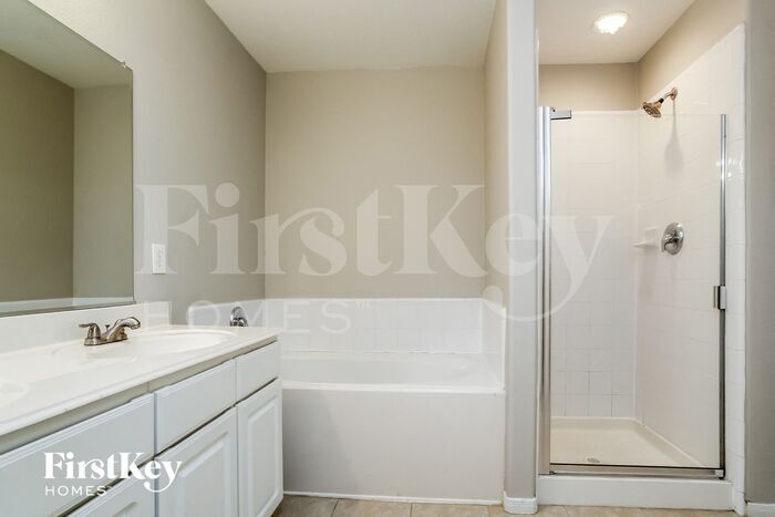 Building Photo - 9805 Hyacinth Way