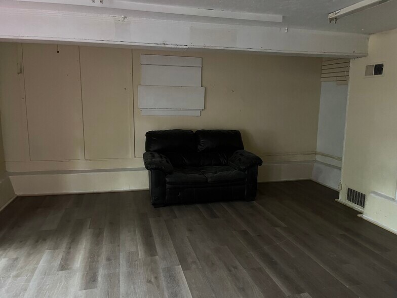 Building Photo - 926 Diamond Park