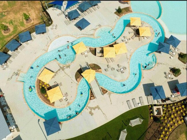 Building Photo - 27231 Blue Pool Dr
