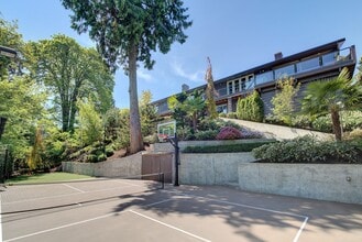 Building Photo - 5bd/4ba Medina Home