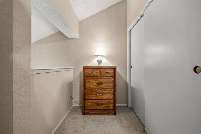 Building Photo - 3900 Aspen Dr