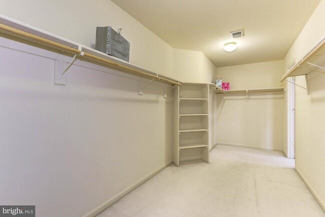 Building Photo - 120 Nassau Dr