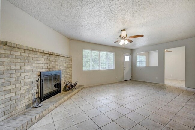 Building Photo - 202 Cloudview Dr