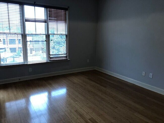 Building Photo - Urban Lofts unit! - PRE-LEASE FOR AUGUST 2026