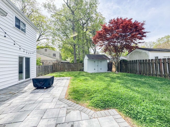 Building Photo - COME MEET YOUR NEW HOME IN KINGS GRANT!