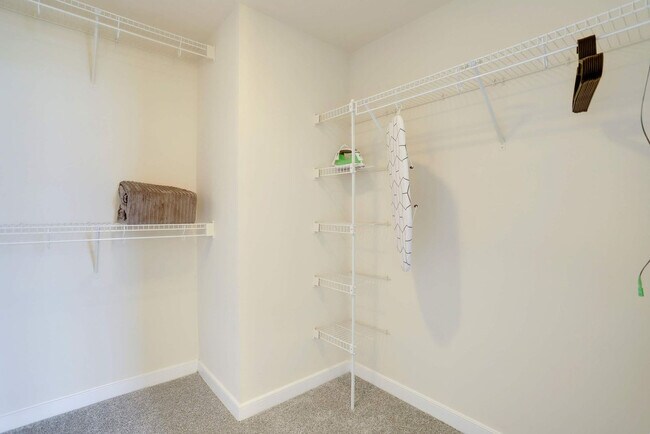 Building Photo - 550 14th St S