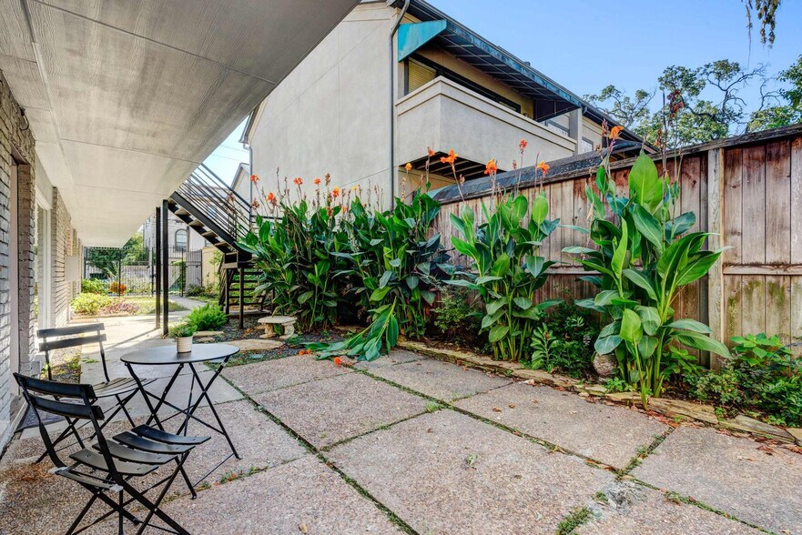 Building Photo - 2216 Hazard St