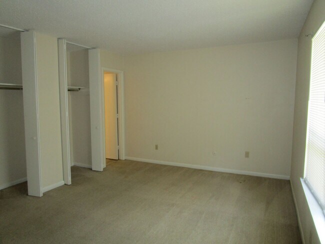 Building Photo - 251 Rast St