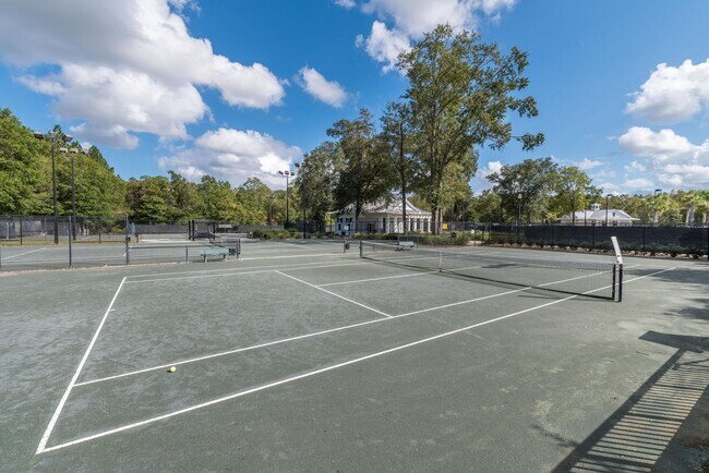 Building Photo - End unit townhome in The Cottages at Oakleaf Plantation