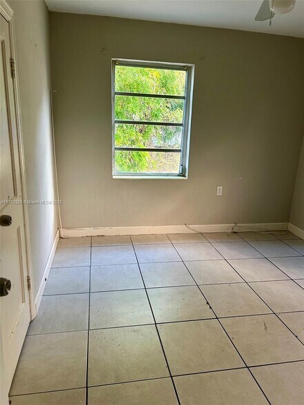 Building Photo - 550 N 58th Ave