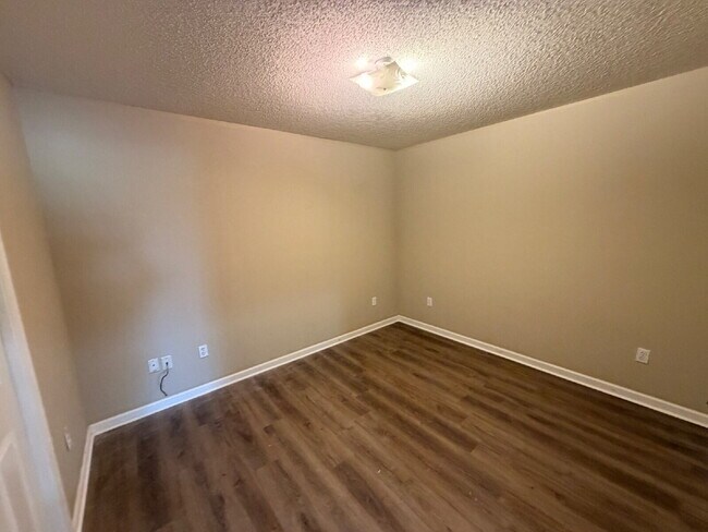 Building Photo - Unit #1 in triplex available FOR RENT in Taylor, AL