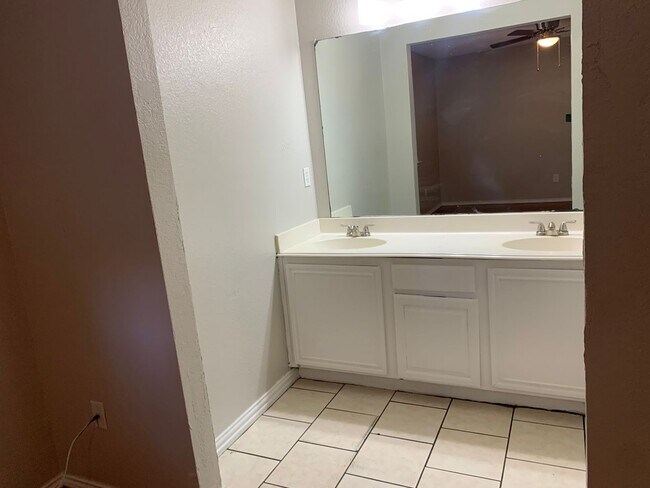 Building Photo - 4427 Las Haciendas Dr