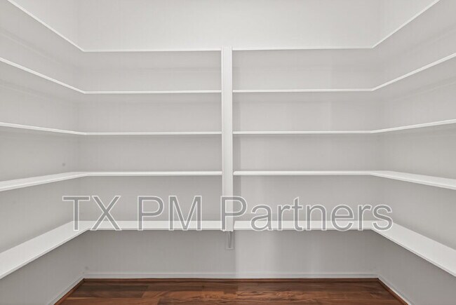 Building Photo - 10949 Cannes Memorial Dr