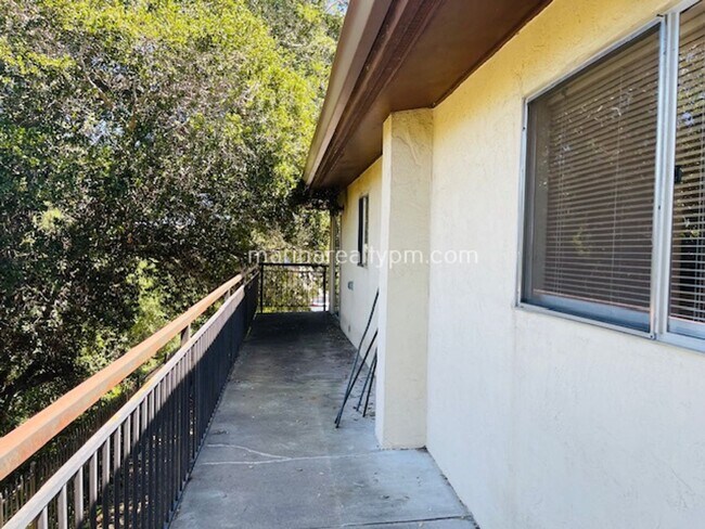 Building Photo - 1488-1494 Valle Vista Ave