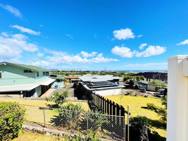 Building Photo - Panoramic Views from Executive Home near Tripler & Kaiser Hospitals
