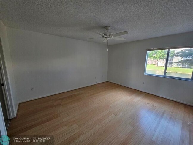 Building Photo - 9537 Weldon Cir