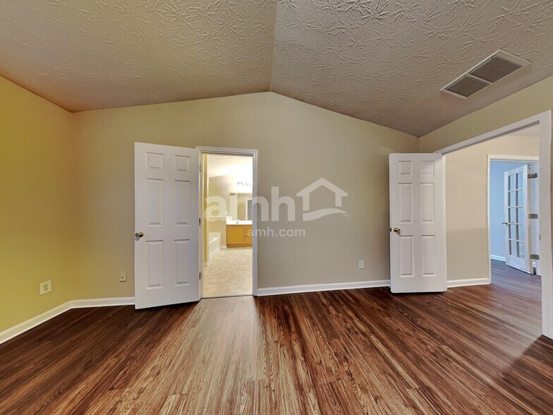 Building Photo - 4245 Windale Dr NW