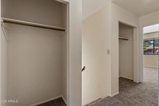 Building Photo - 114 E Paseo del Rio