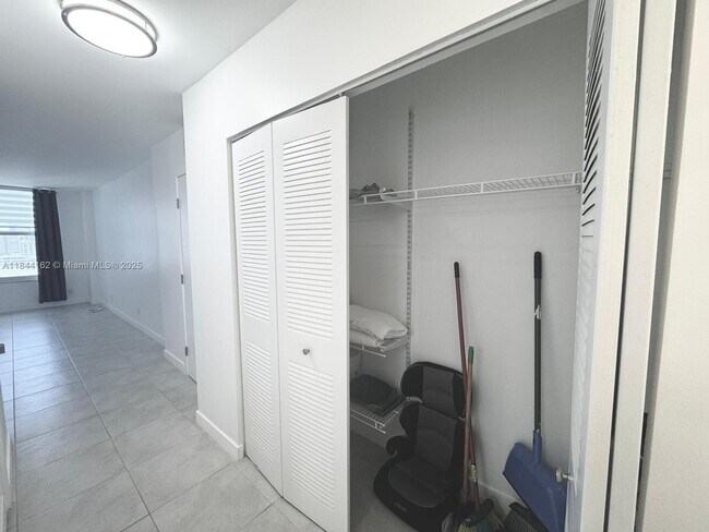 Building Photo - 3800 S Ocean Dr