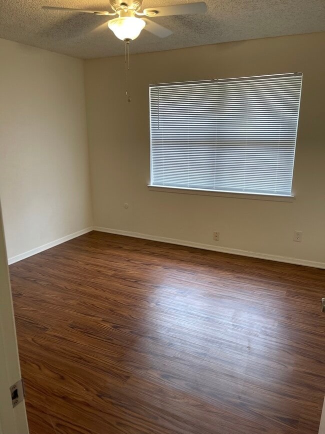 Building Photo - MOVE-IN READY. Single level, pet friendly front-end fourplex townhome, UPGRADED WIDE PLANK FLOORI...