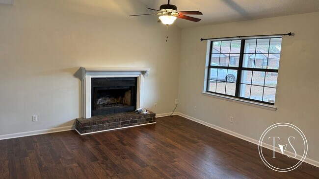 Building Photo - 806 W Oxford Ln
