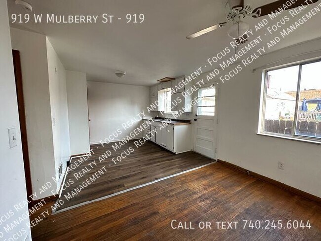 Building Photo - 919 W Mulberry St