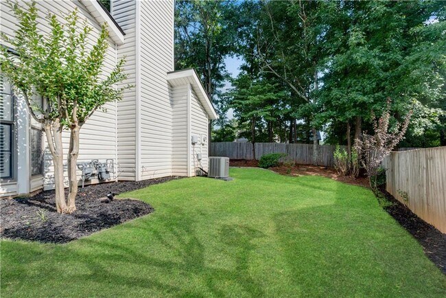 Building Photo - 5097 Village Green Way