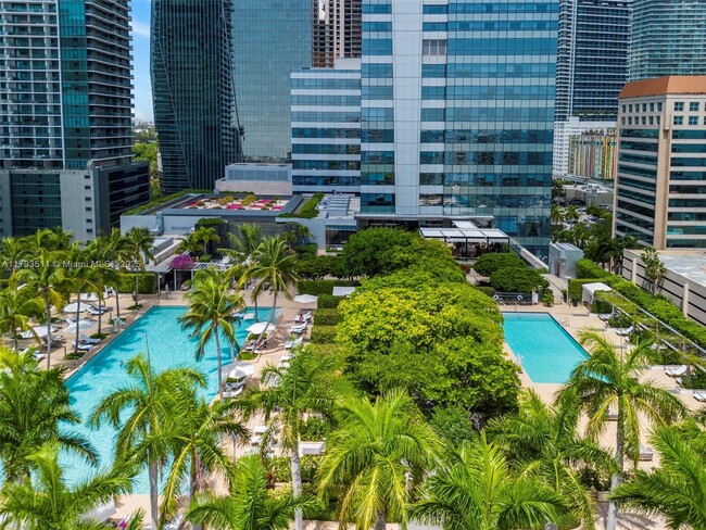 Building Photo - 1425 Brickell Ave