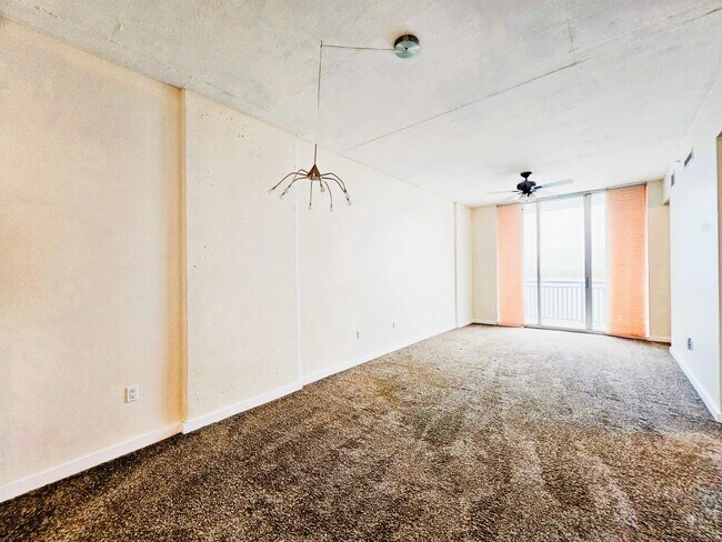 Building Photo - 300 S Australian Ave