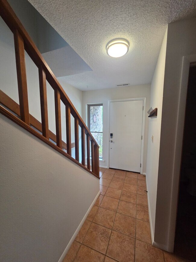 Building Photo - 2588 E Sweetbriar Dr