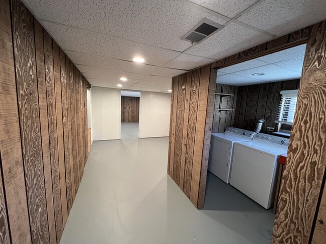 Building Photo - 220 N Graylynn Dr