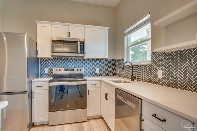 Building Photo - 203 S L St