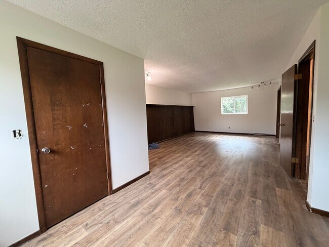 Building Photo - 6375 Bauer Rd