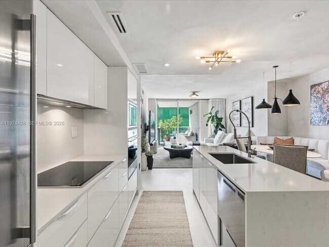 Building Photo - 9521 E Bay Harbor Dr