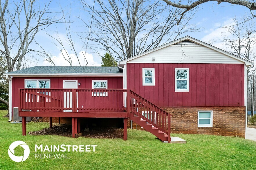 Building Photo - 160 Oak Forest Dr