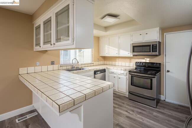 Building Photo - 304 Cabrillo Pl