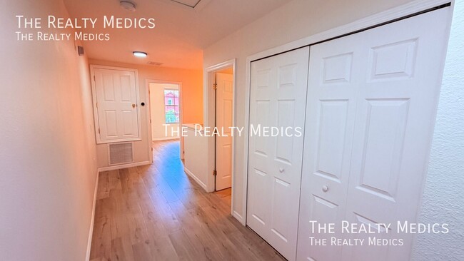 Building Photo - 5161 Regatta Dr